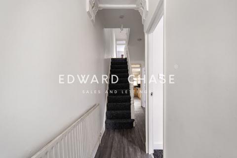 3 bedroom terraced house to rent, Strode Road, London, E7