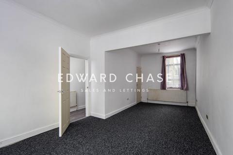 3 bedroom terraced house to rent, Strode Road, London, E7