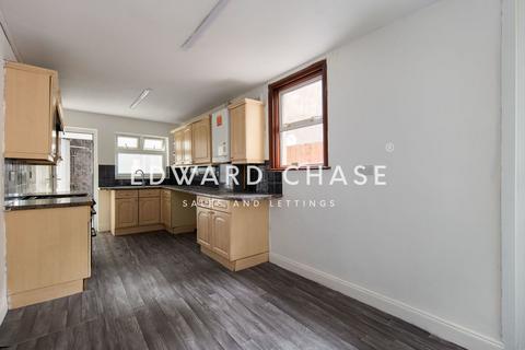 3 bedroom terraced house to rent, Strode Road, London, E7