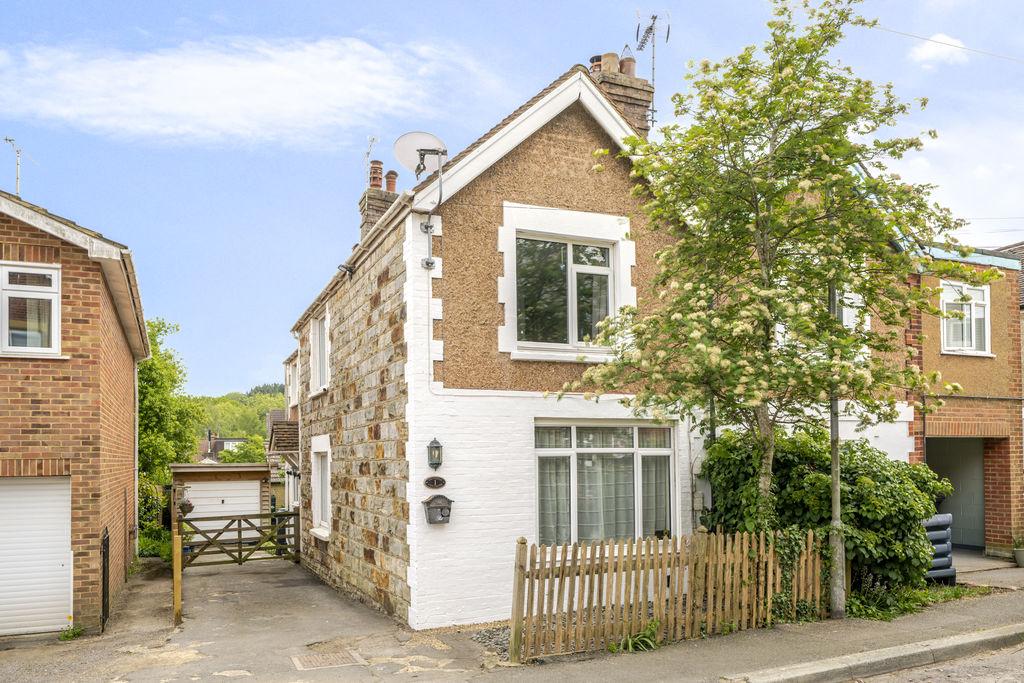 2 bedroom semi-detached house for sale in Crowborough on OnTheMarket