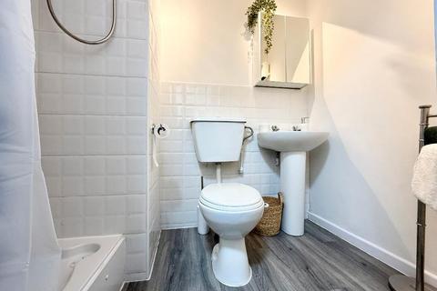 1 bedroom maisonette for sale, Celandine Drive, Barton Hills, Luton, Bedfordshire, LU3 4AG