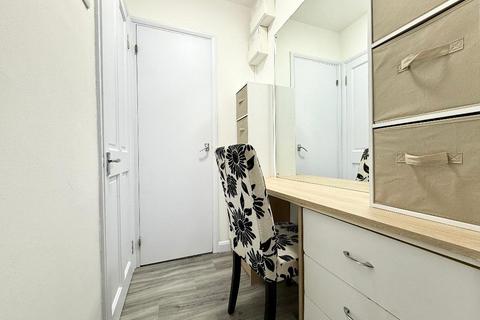 1 bedroom maisonette for sale, Celandine Drive, Barton Hills, Luton, Bedfordshire, LU3 4AG