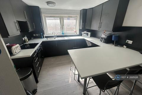 4 bedroom flat to rent, St. Mungo Avenue, Glasgow, G4
