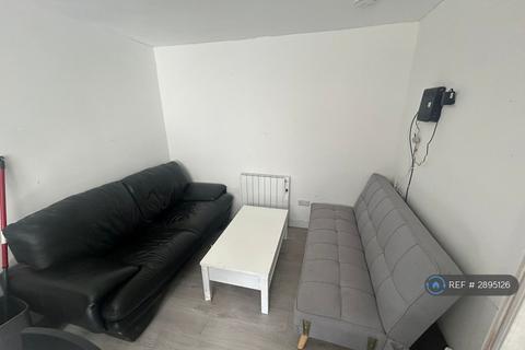 4 bedroom flat to rent, St. Mungo Avenue, Glasgow, G4