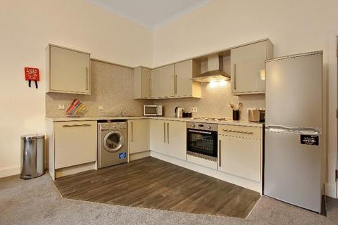 4 bedroom flat to rent, Park Road, Glasgow G4