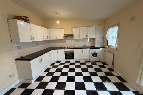 3 bedroom terraced house to rent, London E12