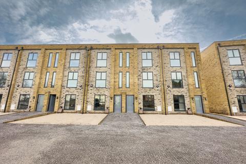 4 bedroom terraced house to rent, Gurney House
