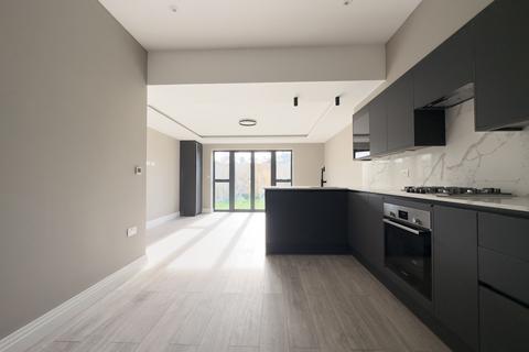4 bedroom terraced house to rent, Gurney House
