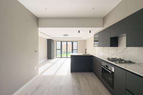 4 bedroom terraced house to rent, Gurney House