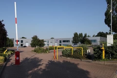 Warehouse to rent, Randalls Rd Leatherhead KT22 7TA