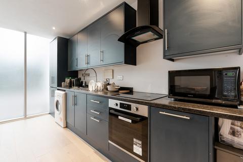 3 bedroom apartment to rent, 92-124 Colonial Drive, London W4