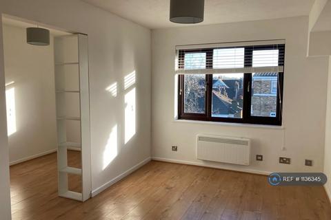 1 bedroom flat to rent, Campbell Close, Streatham, SW16