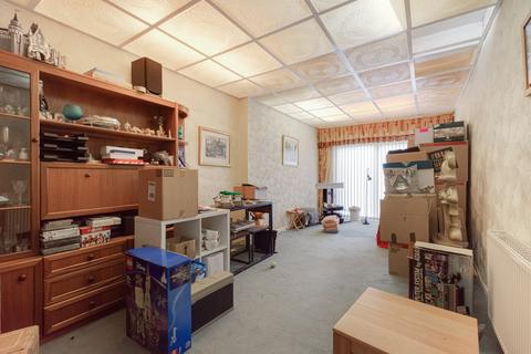 4 bedroom semi-detached house for sale, Brownspring Drive, London, SE9