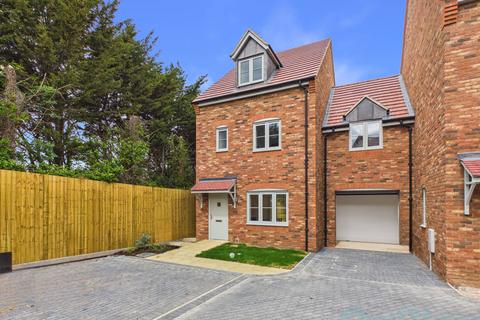 House - Eagle Farm, Milton Keynes MK17