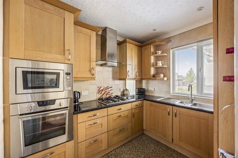 2 bedroom flat for sale, First Floor Flat, New Church Road, Hove