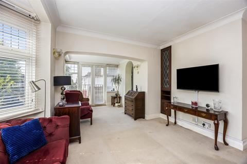 2 bedroom flat for sale, First Floor Flat, New Church Road, Hove