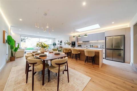 6 bedroom semi-detached house for sale, Broughton Road, London