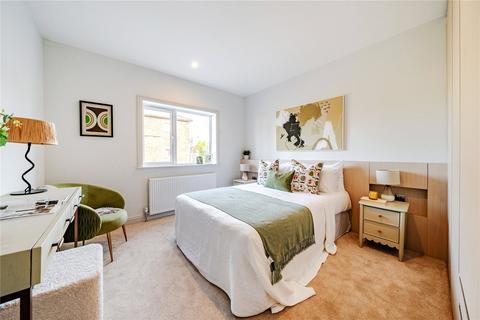 6 bedroom semi-detached house for sale, Broughton Road, London