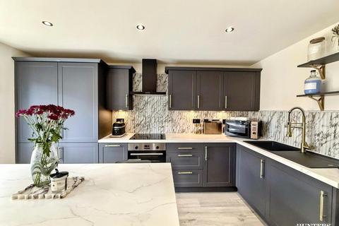 2 bedroom semi-detached house for sale, Windsor Road, Dewsbury