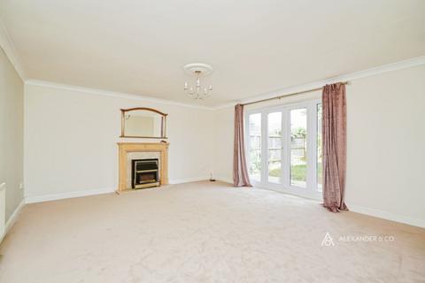 6 bedroom detached house to rent, Lucerne Avenue, Bicester OX26