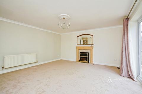 6 bedroom detached house to rent, Lucerne Avenue, Bicester OX26