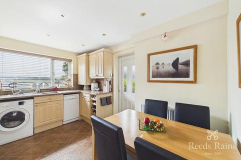 2 bedroom semi-detached house for sale, Broomcroft Road, West Yorkshire WF5