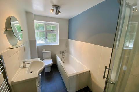 4 bedroom terraced house to rent, Grove Park Road, Woodside, LU1