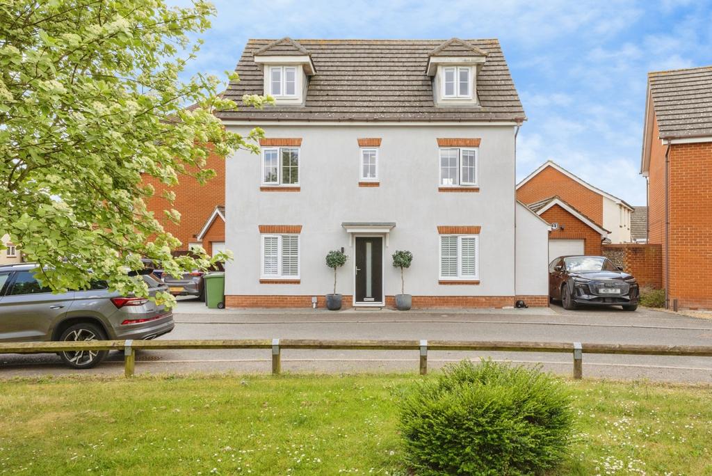 6 bedroom detached house for sale