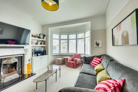 1 bedroom flat for sale, Leigh Hall Road, Leigh-on-sea SS9