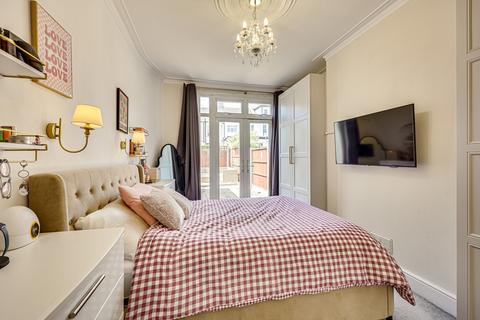 1 bedroom flat for sale, Leigh Hall Road, Leigh-on-sea SS9