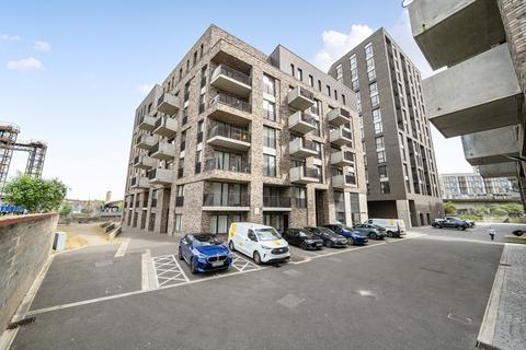 3 bedroom apartment to rent, Creative Road London SE8