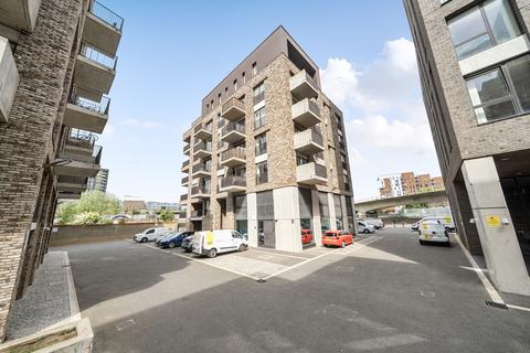 3 bedroom apartment to rent, Creative Road London SE8