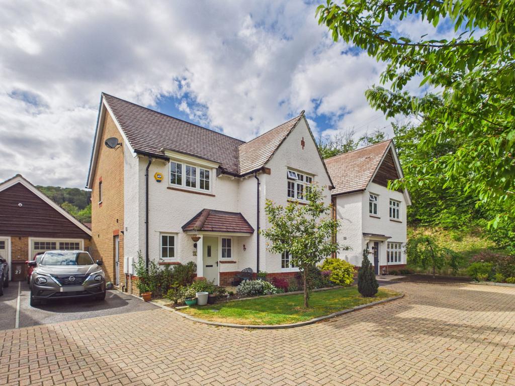 4 bedroom detached house for sale in Rochester 4 bedroom detached house for sale in Rochester