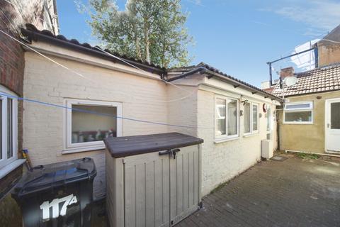 1 bedroom bungalow for sale, Wellington Street, Luton, Bedfordshire, LU1