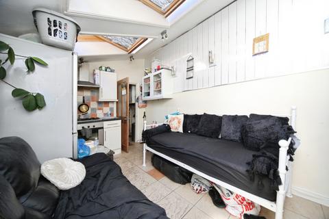 1 bedroom bungalow for sale, Wellington Street, Luton, Bedfordshire, LU1