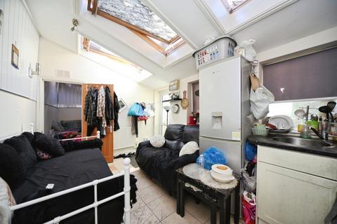 1 bedroom bungalow for sale, Wellington Street, Luton, Bedfordshire, LU1