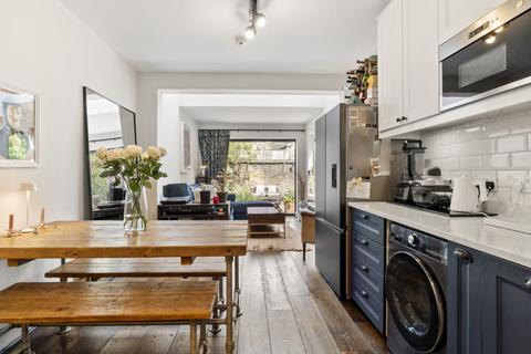 2 bedroom flat for sale, Third Avenue, London, E17