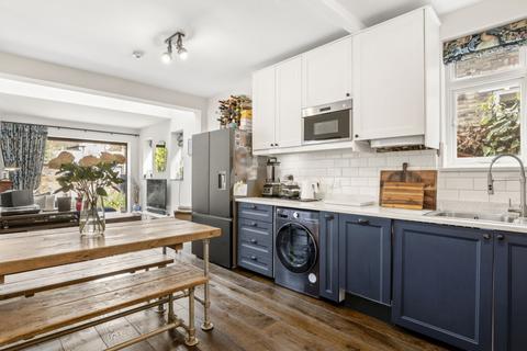 2 bedroom flat for sale, Third Avenue, London, E17