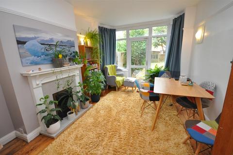 3 bedroom semi-detached house to rent, Acacia Road, Leamington Spa