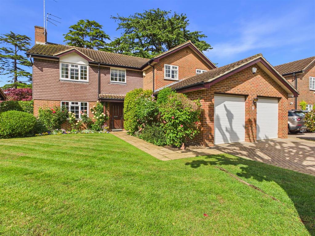 4 bedroom detached house for sale in Weybridge