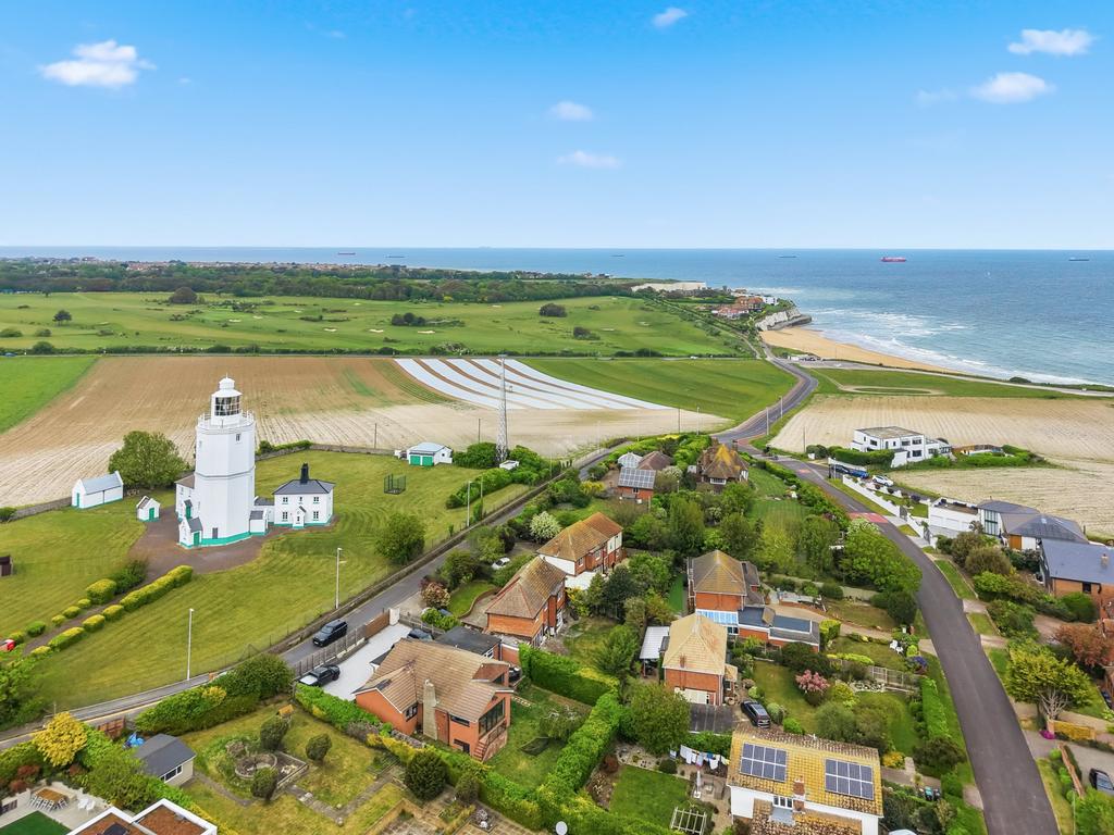 4 bedroom detached house for sale in Broadstairs