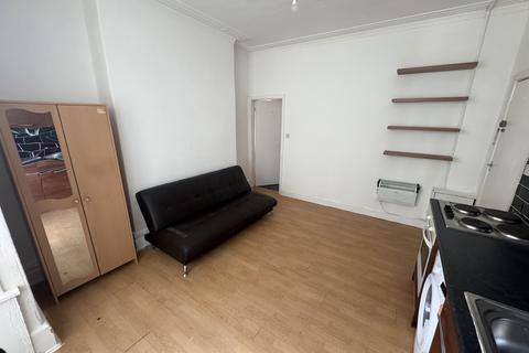 1 bedroom flat to rent, Hesketh Avenue, Leeds LS5