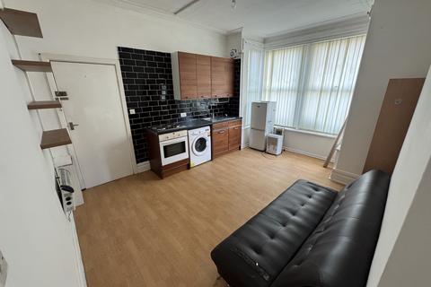 1 bedroom flat to rent, Hesketh Avenue, Leeds LS5