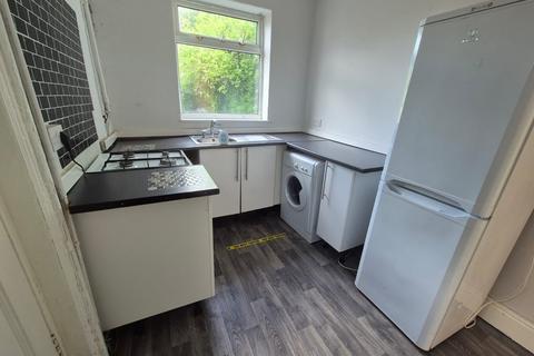 2 bedroom semi-detached house for sale, Poole Crescent, Leeds