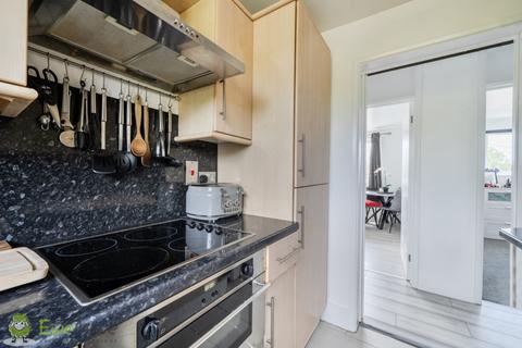 2 bedroom flat for sale, Maple Grove, Tadley RG26