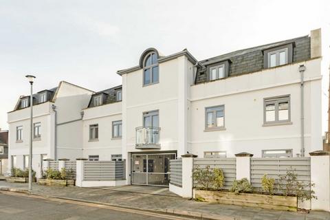 Pouparts Place, Twickenham TW2