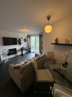 1 bedroom in a flat share to rent, Elba House, Hackney, E8