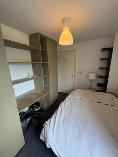 1 bedroom in a flat share to rent, Elba House, Hackney, E8