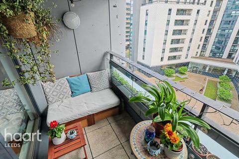 2 bedroom apartment for sale, East Street, LEEDS