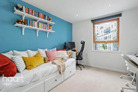 2 bedroom apartment for sale, East Street, LEEDS